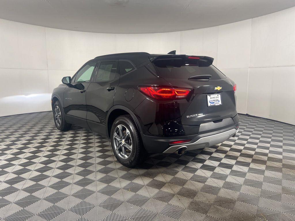 Used 2023 Black Chevrolet LT image 4