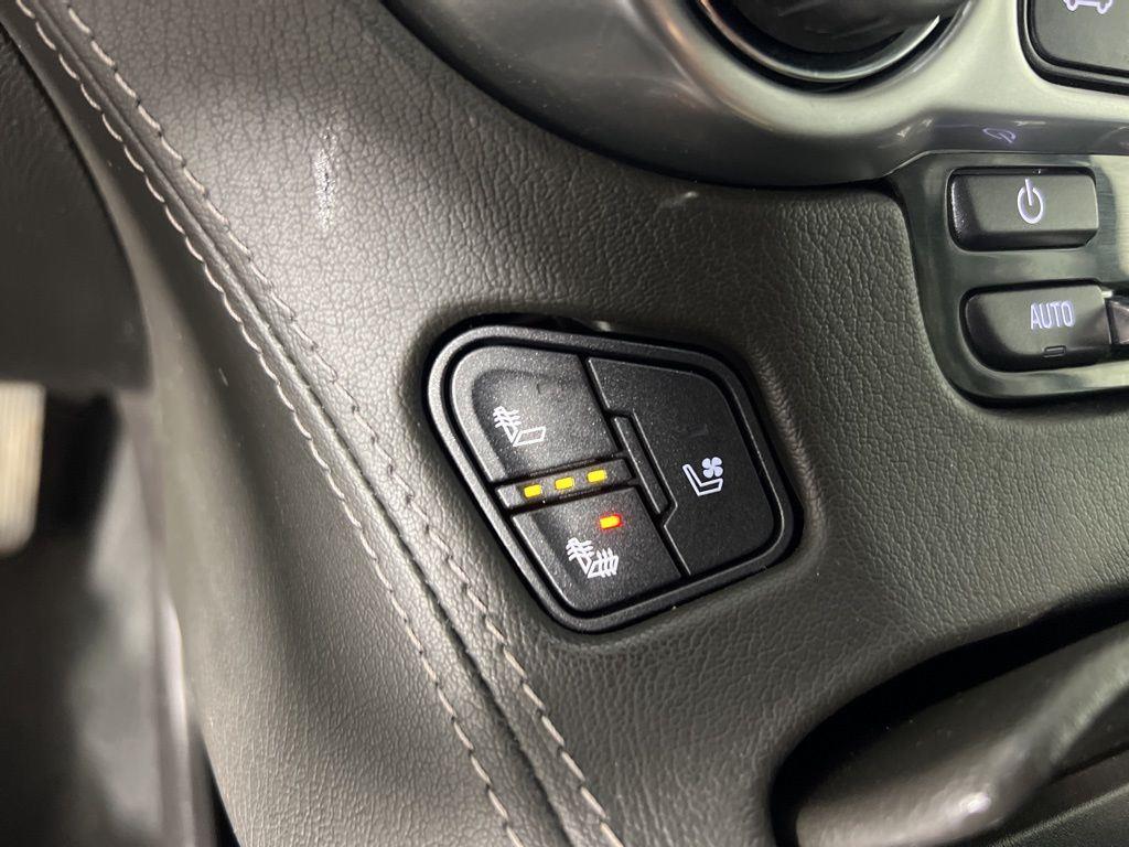 Used 2020 Black Chevrolet Premier image 27
