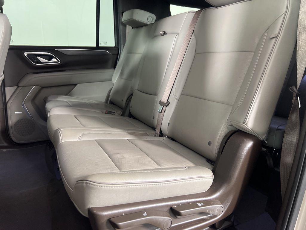 Used 2023 Pearl Beige Metallic GMC SLT image 5