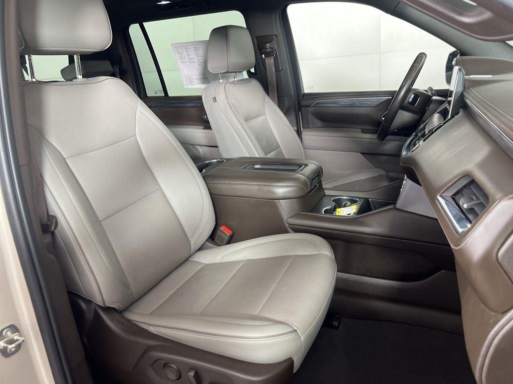 Used 2023 Pearl Beige Metallic GMC SLT image 13