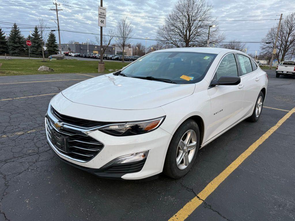 Used 2022 Summit White Chevrolet LS image 3