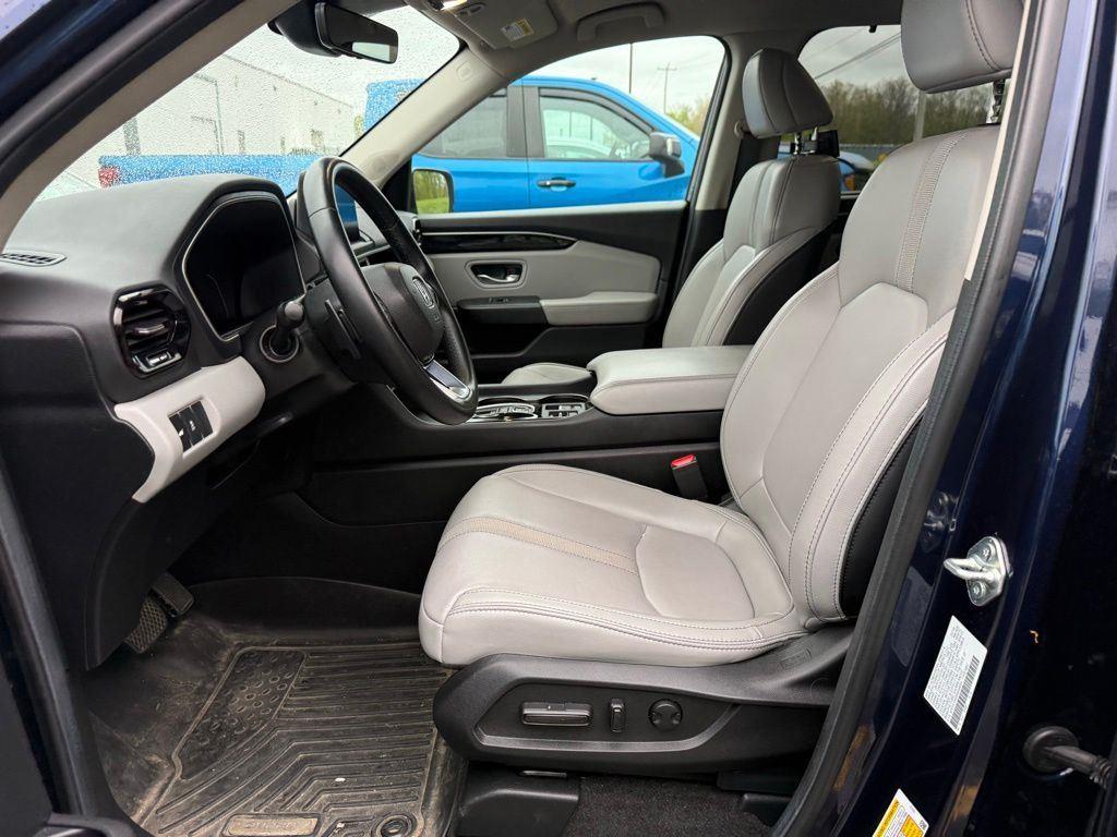 Used 2024 Obsidian Blue Pearl Honda EX-L image 4