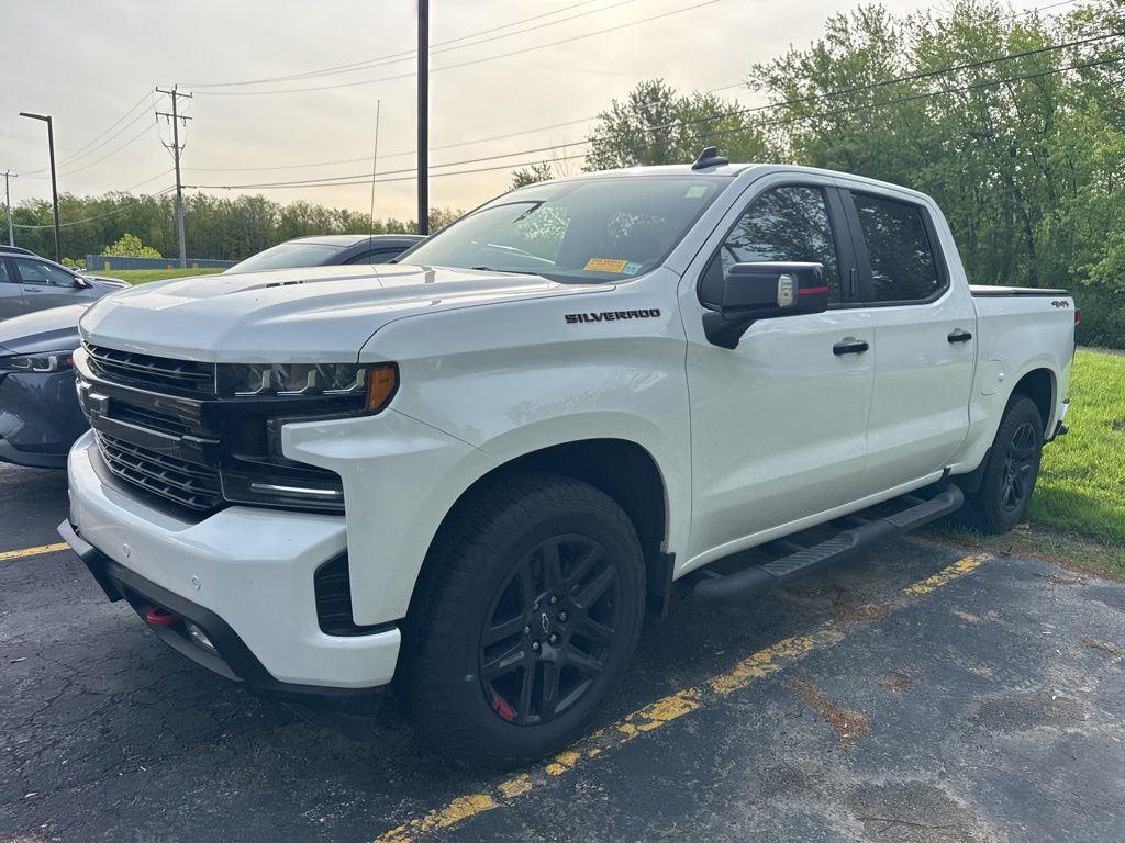 Used 2022 Summit White Chevrolet RST image 3