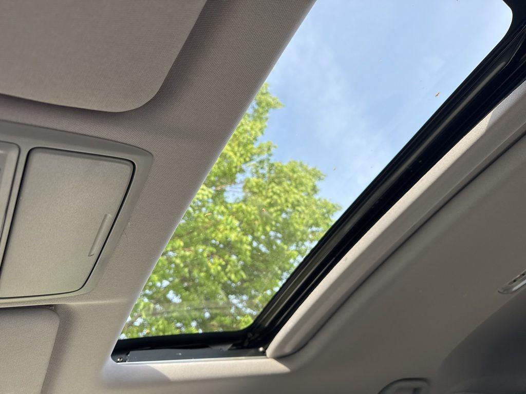 Used 2019 Crystal Black Pearl Honda Touring image 3