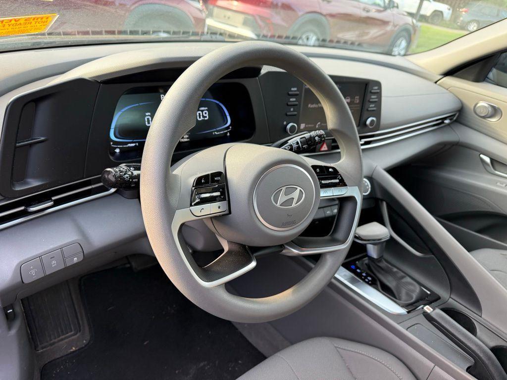 Used 2024 Abyss Black Hyundai SE image 7