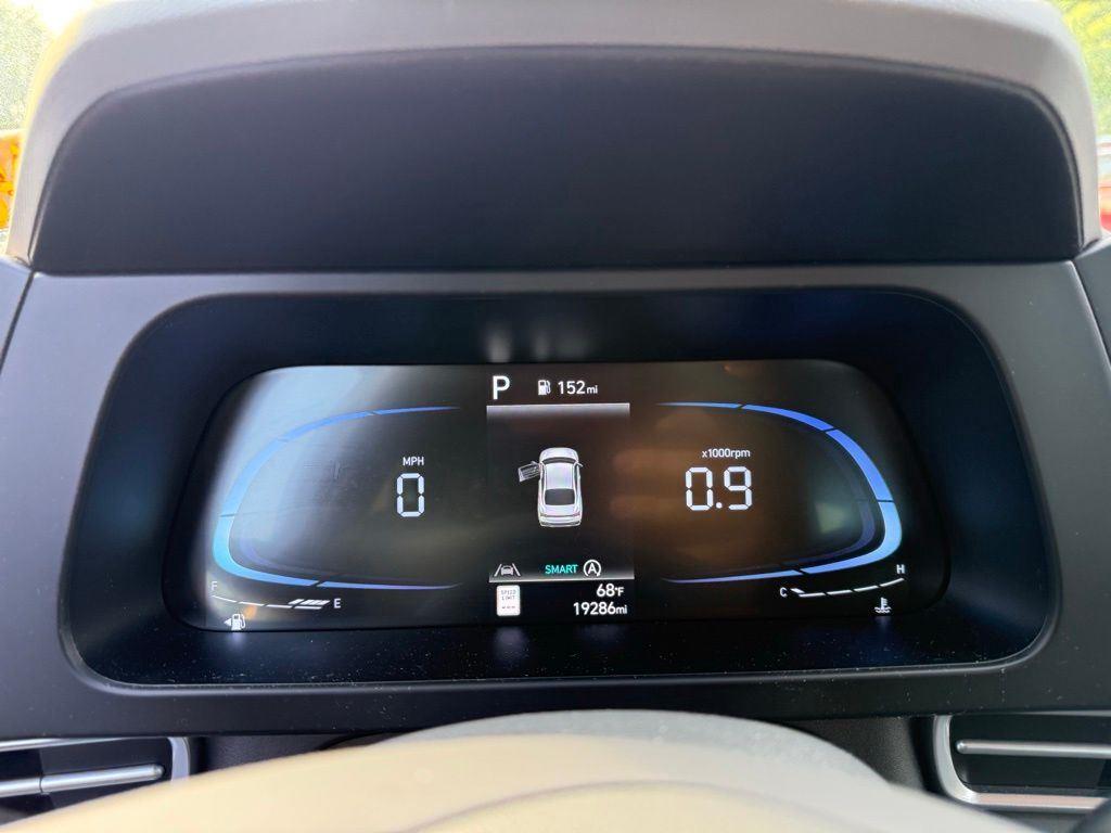 Used 2024 Abyss Black Hyundai SE image 8