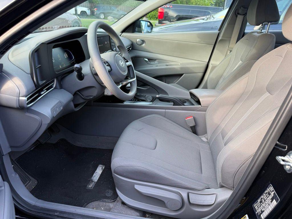 Used 2024 Abyss Black Hyundai SE image 9