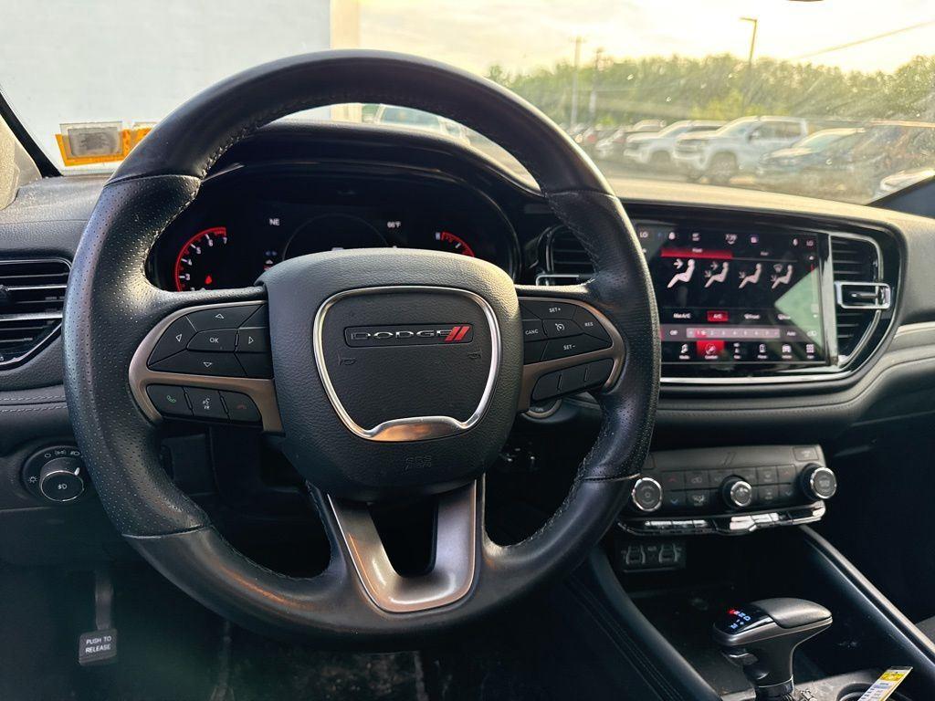 Used 2022 Black Clearcoat Dodge SXT image 5