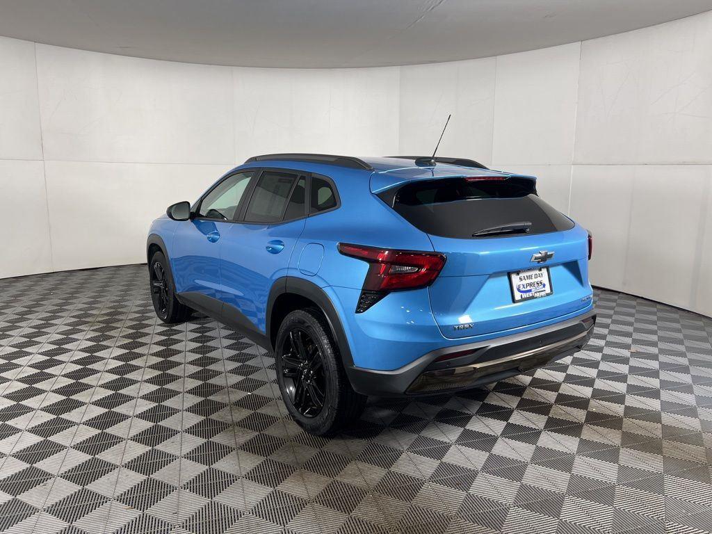Used 2025 Marina Blue Chevrolet ACTIV image 4