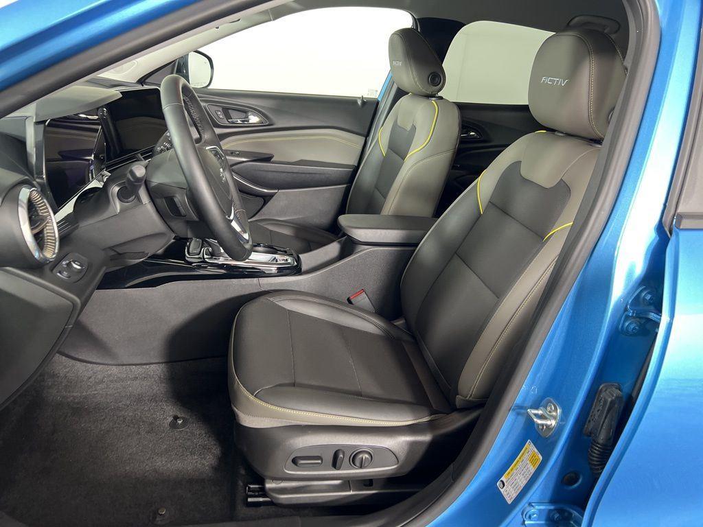 Used 2025 Marina Blue Chevrolet ACTIV image 7