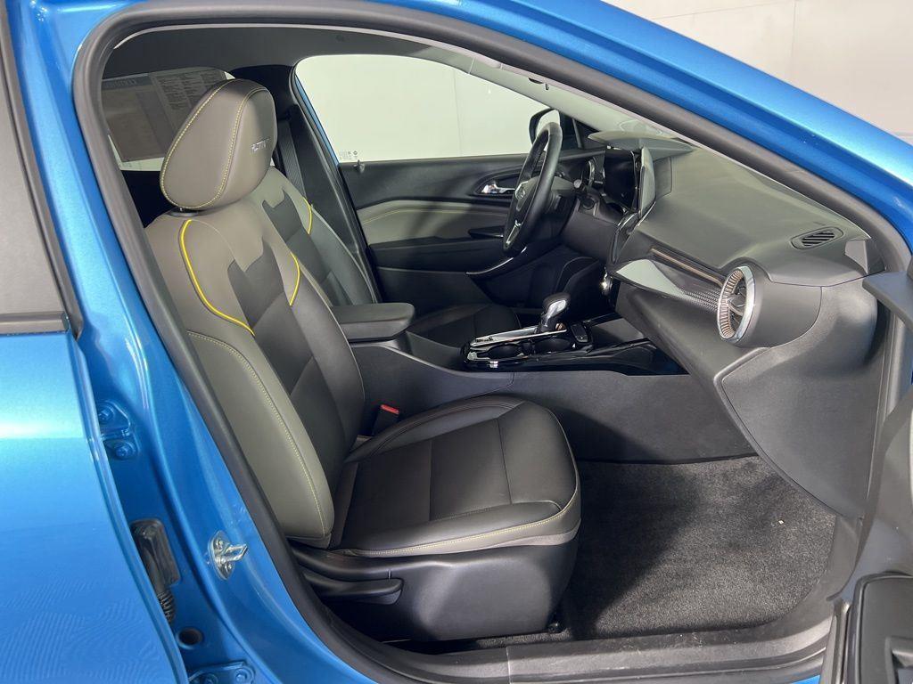Used 2025 Marina Blue Chevrolet ACTIV image 19