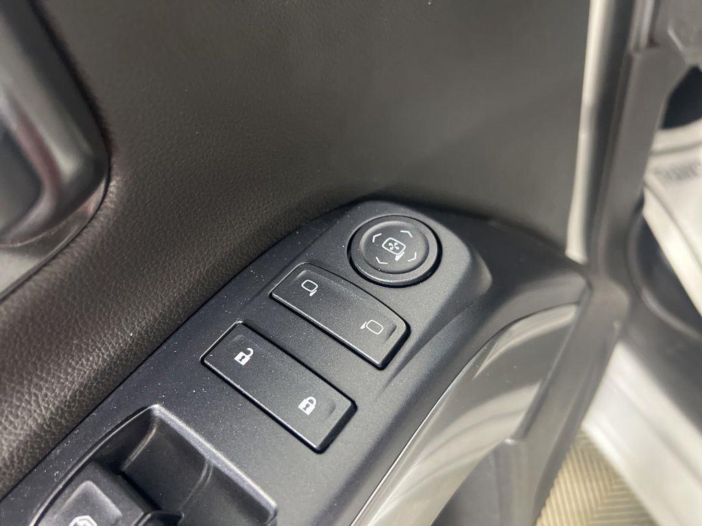 Used 2016 Silver Ice Metallic Chevrolet LT image 24