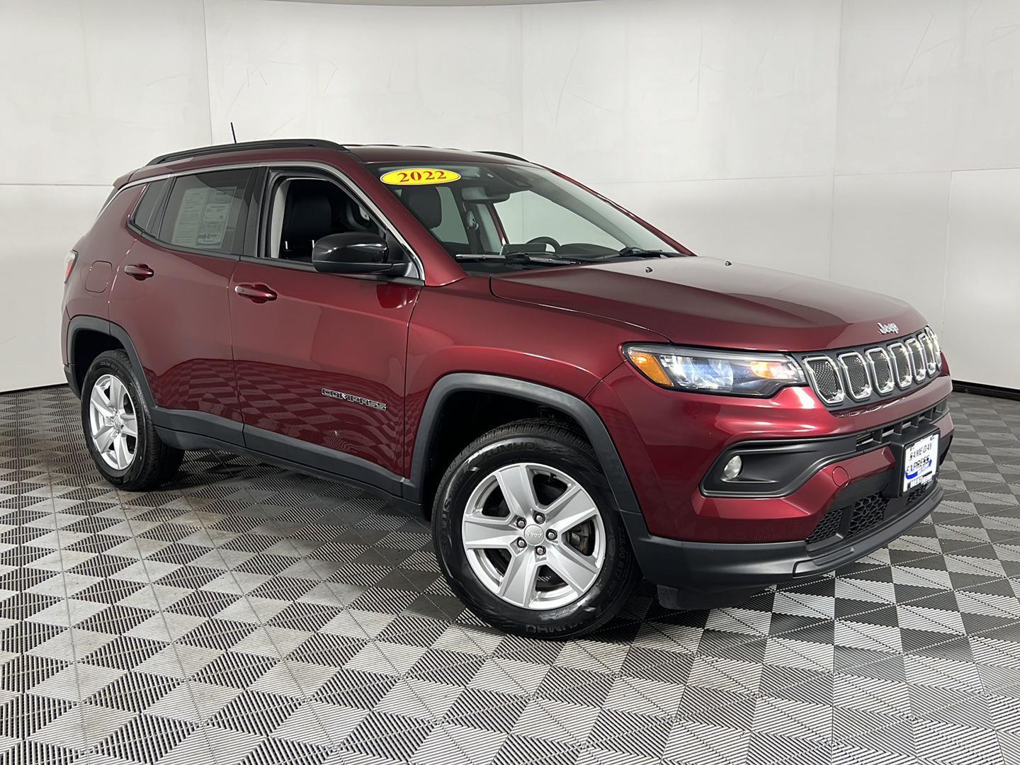 Certified Used 2022 Velvet Red Pearlcoat Jeep Latitude image 13