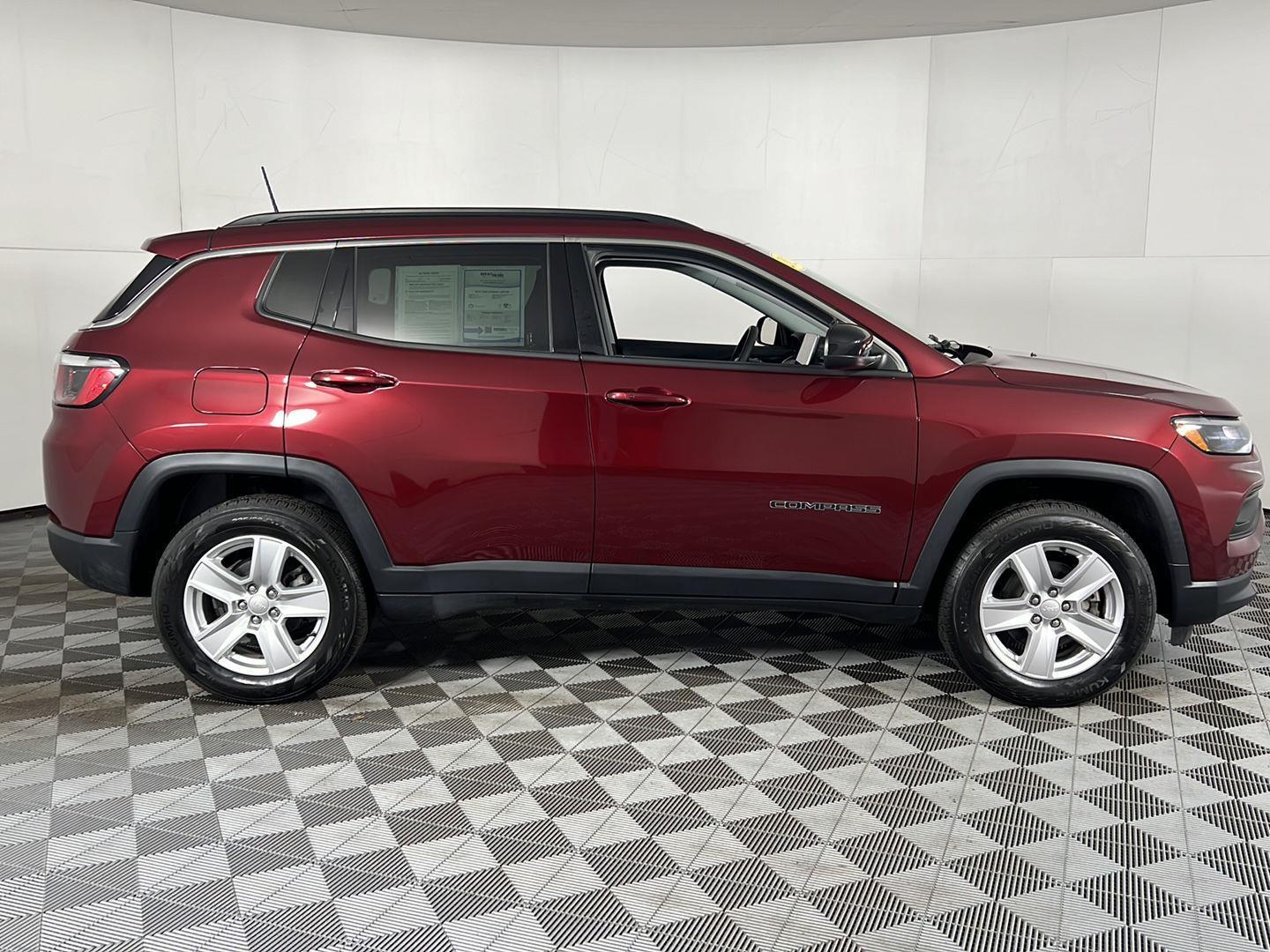 Certified Used 2022 Velvet Red Pearlcoat Jeep Latitude image 15