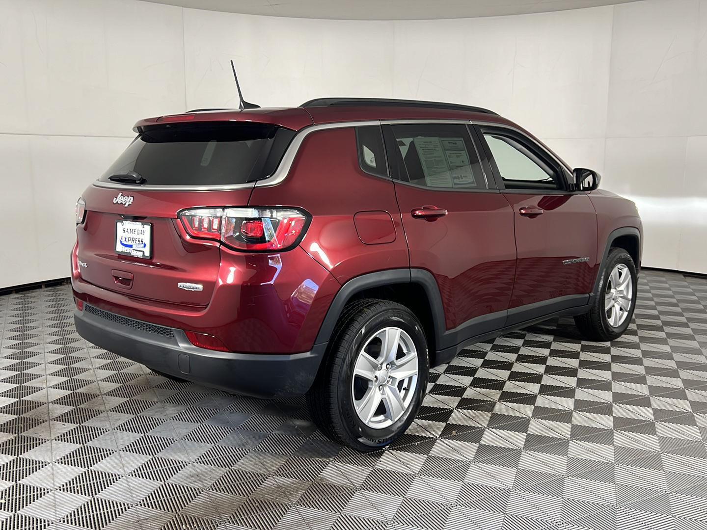 Certified Used 2022 Velvet Red Pearlcoat Jeep Latitude image 16