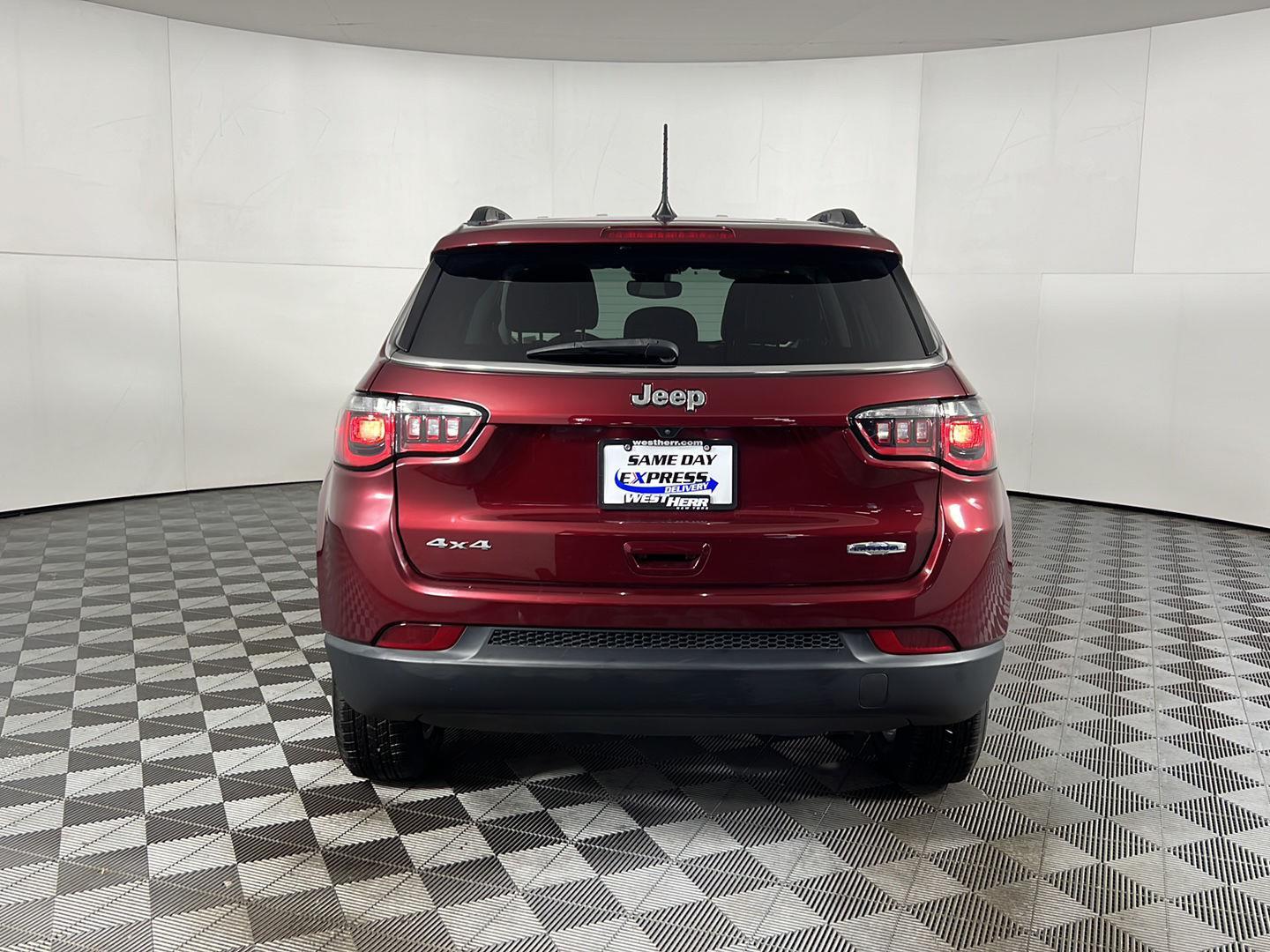 Certified Used 2022 Velvet Red Pearlcoat Jeep Latitude image 17