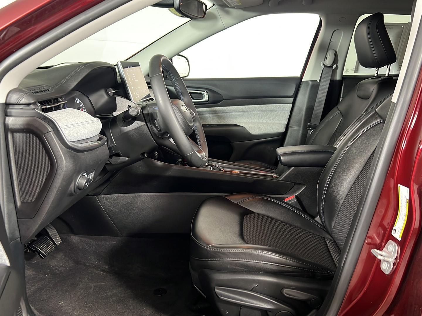 Certified Used 2022 Velvet Red Pearlcoat Jeep Latitude image 25