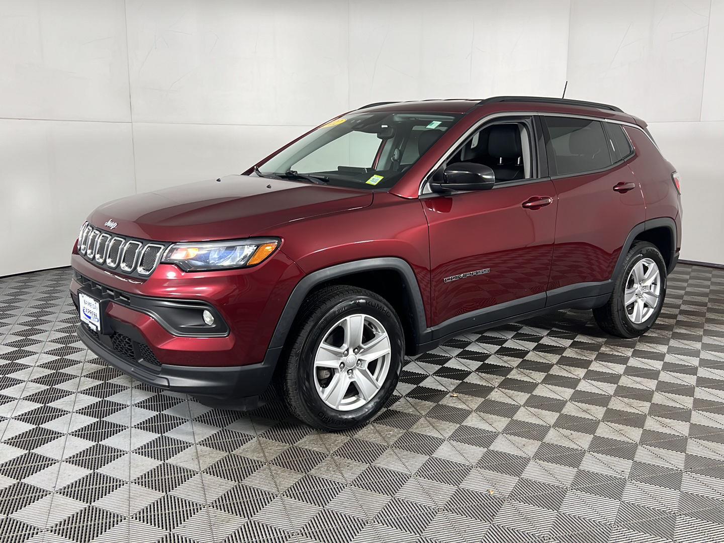Certified Used 2022 Velvet Red Pearlcoat Jeep Latitude image 33