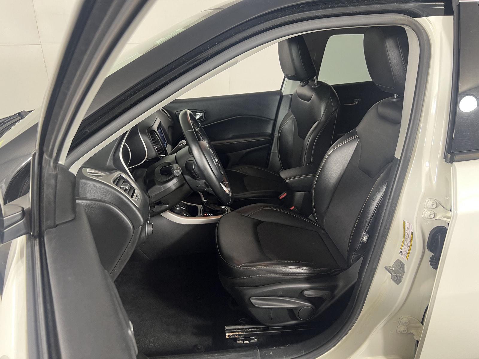 Used 2020 White Clearcoat Jeep Latitude image 11