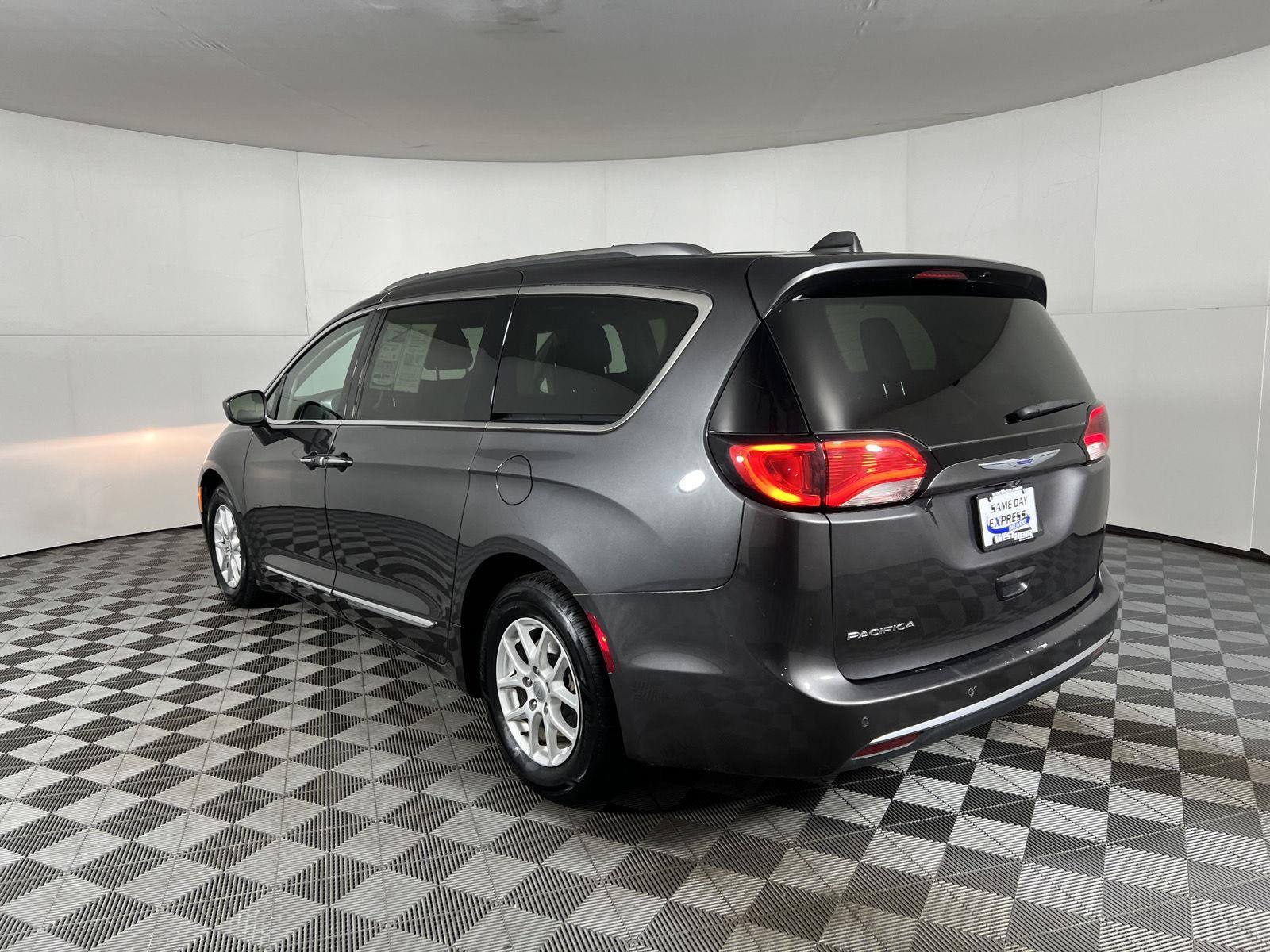 Used 2020 Crystal Metallic Chrysler Touring L image 7