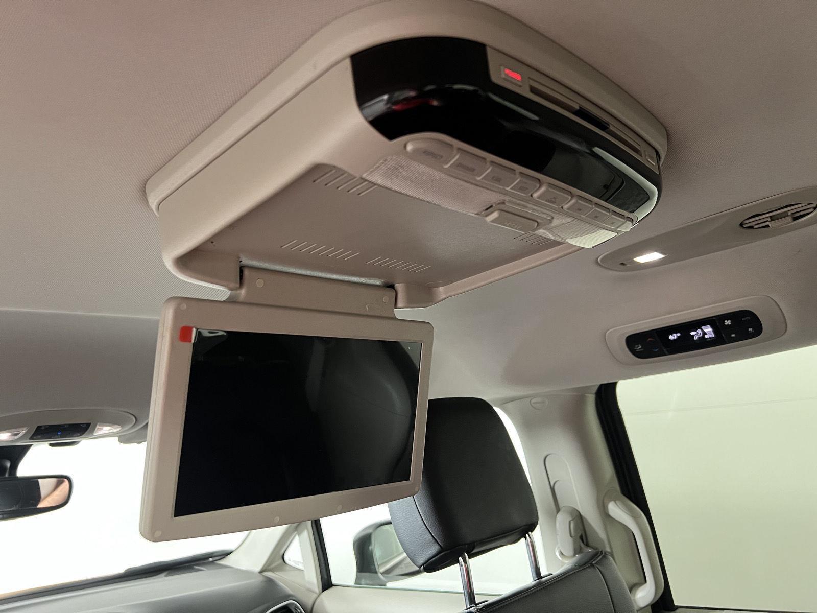Used 2020 Crystal Metallic Chrysler Touring L image 20
