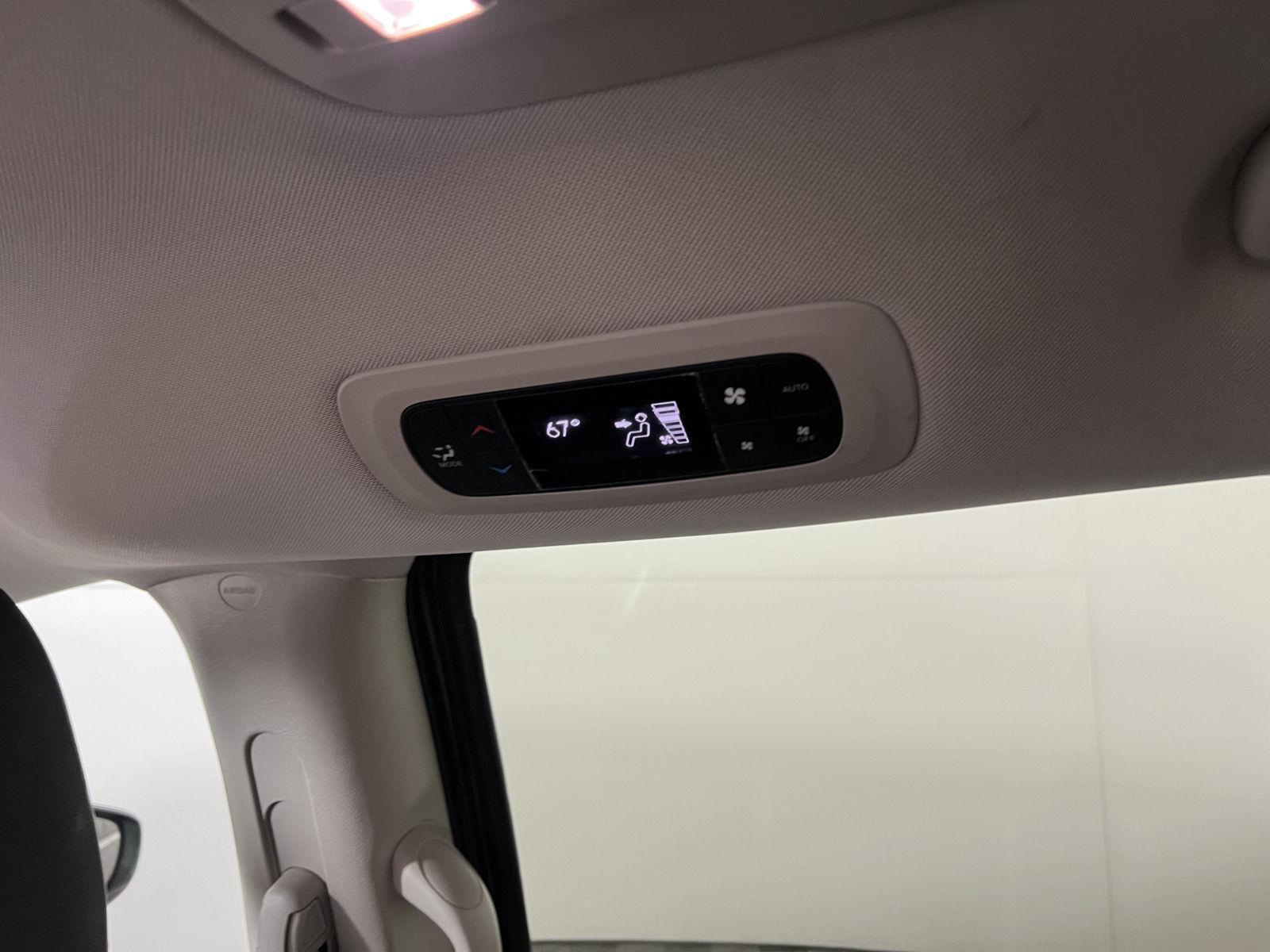Used 2020 Crystal Metallic Chrysler Touring L image 21