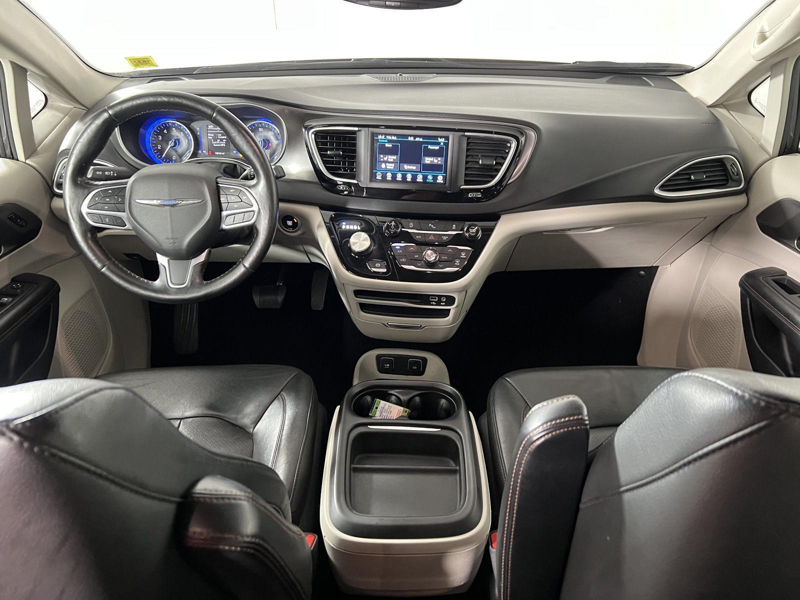 Used 2020 Crystal Metallic Chrysler Touring L image 19