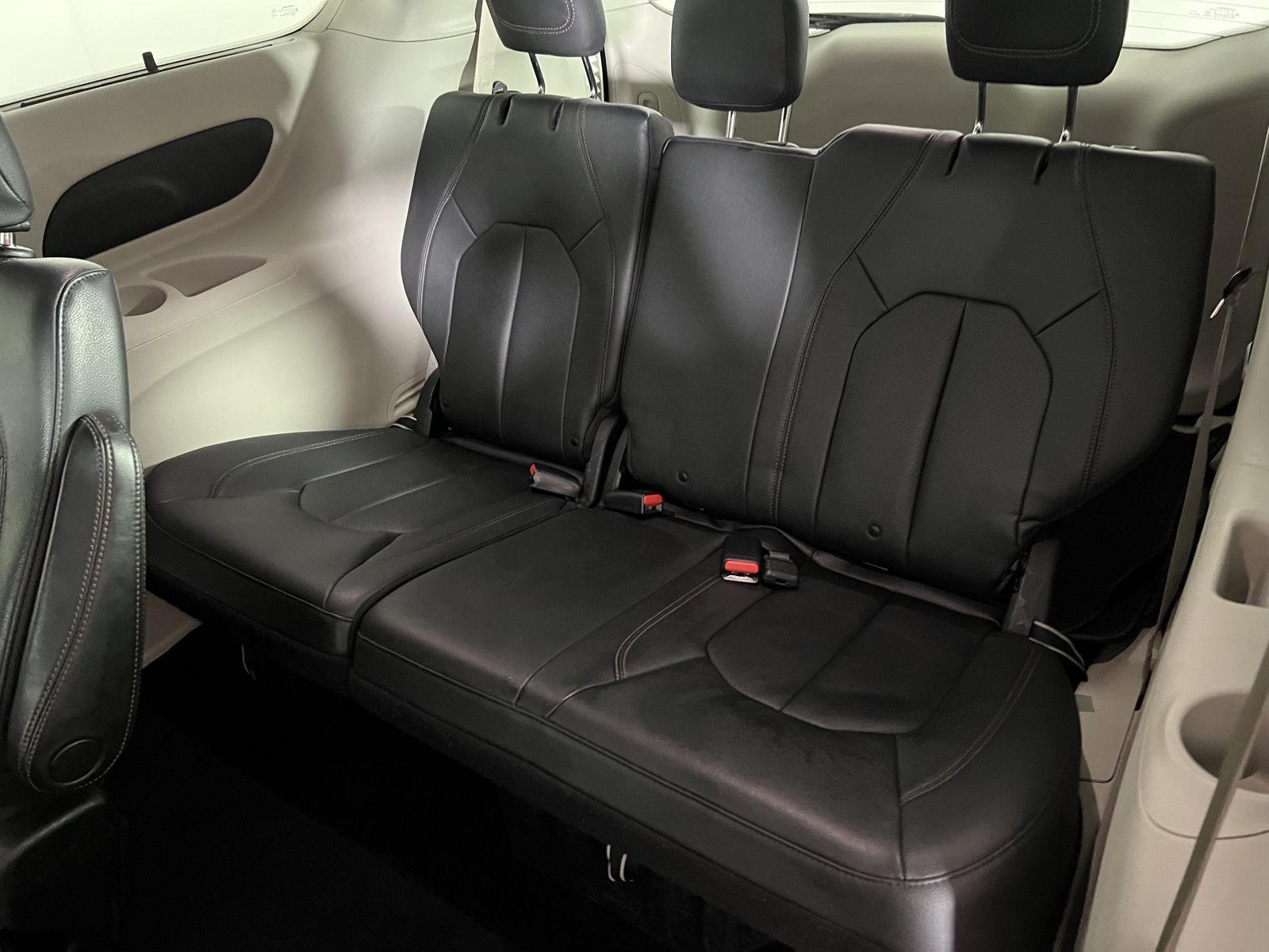 Used 2020 Crystal Metallic Chrysler Touring L image 24