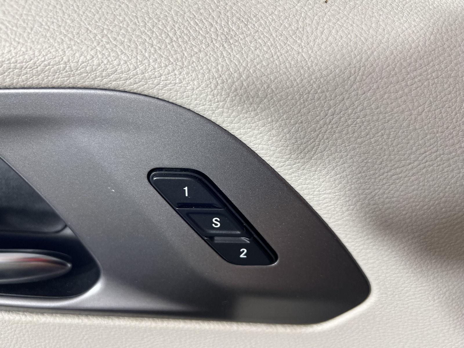 Used 2020 Crystal Metallic Chrysler Touring L image 12