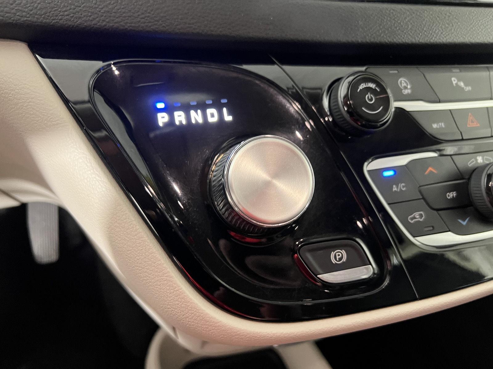 Used 2020 Crystal Metallic Chrysler Touring L image 25