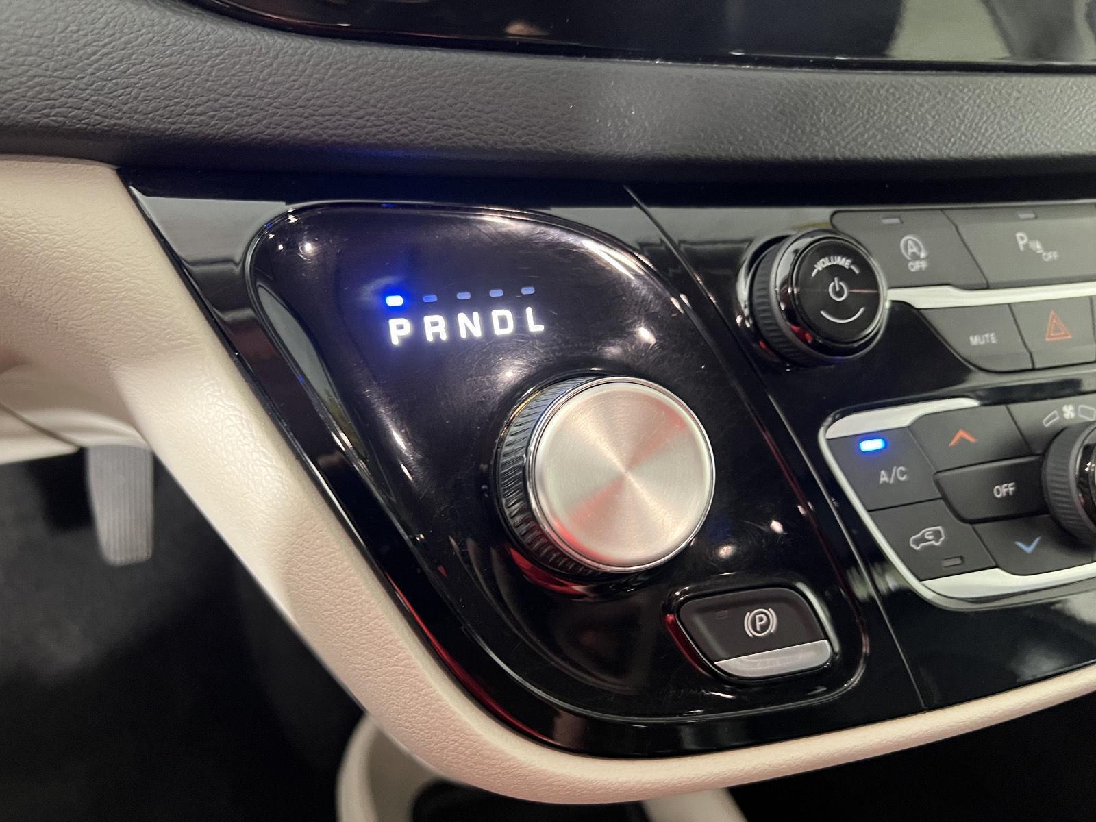 Used 2020 Crystal Metallic Chrysler Touring L image 26