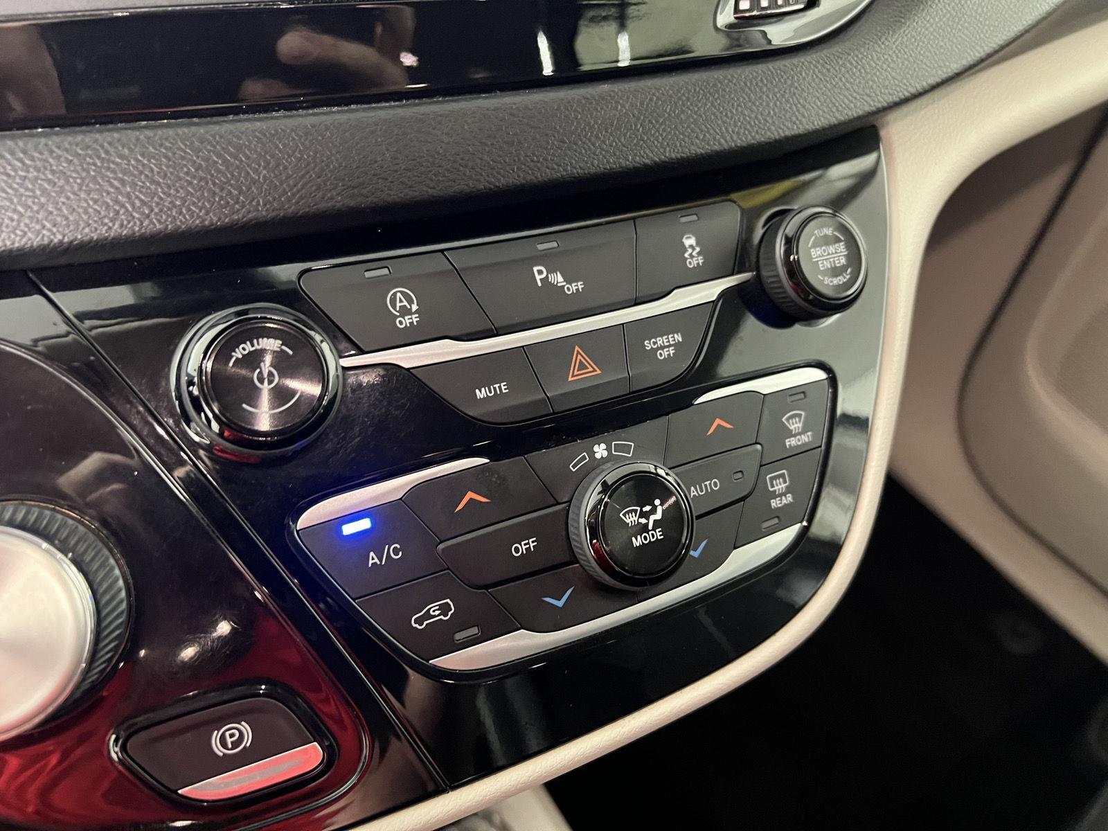 Used 2020 Crystal Metallic Chrysler Touring L image 27