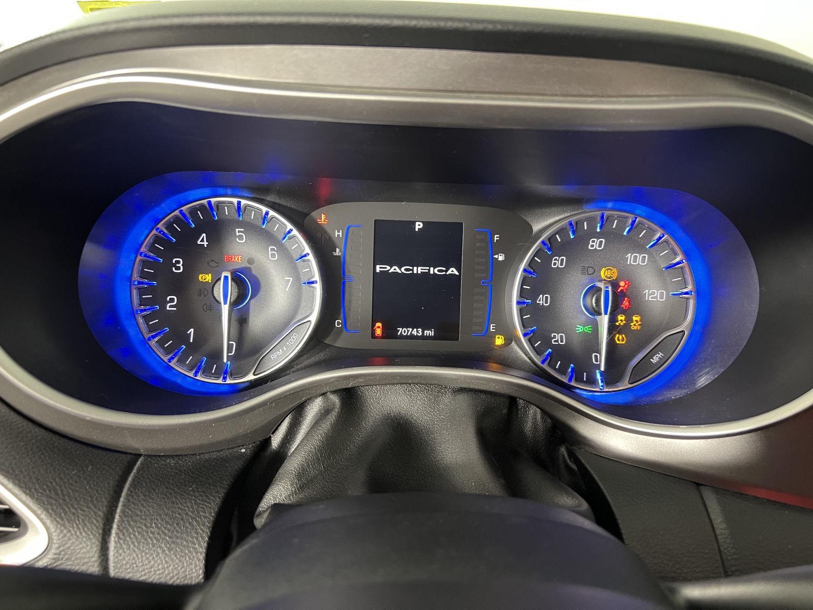 Used 2020 Crystal Metallic Chrysler Touring L image 28