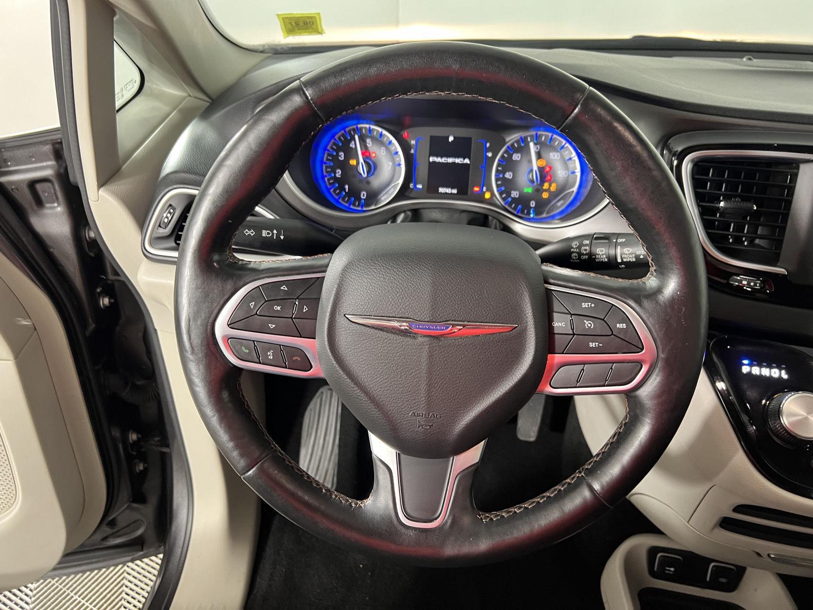 Used 2020 Crystal Metallic Chrysler Touring L image 29