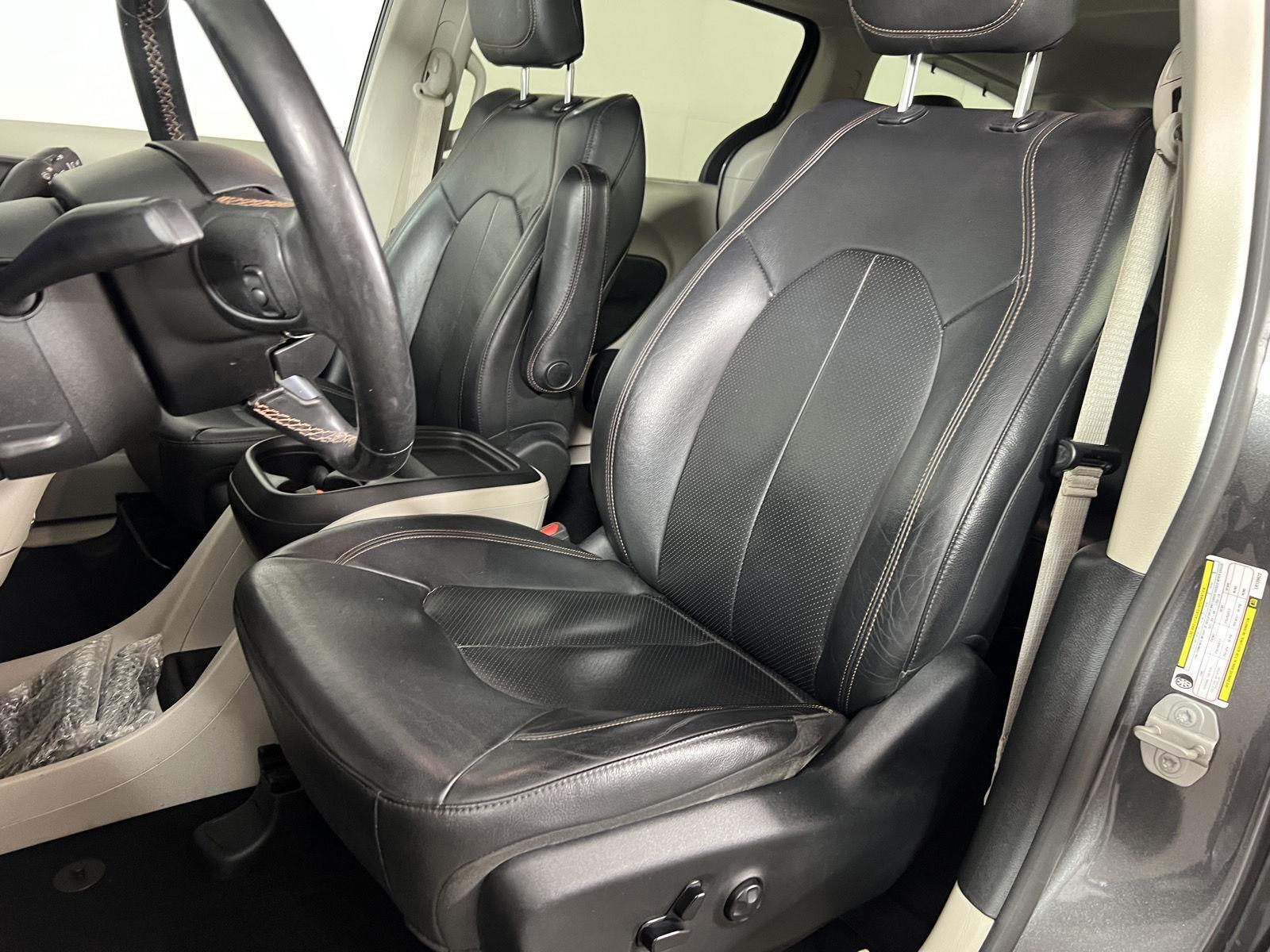 Used 2020 Crystal Metallic Chrysler Touring L image 11