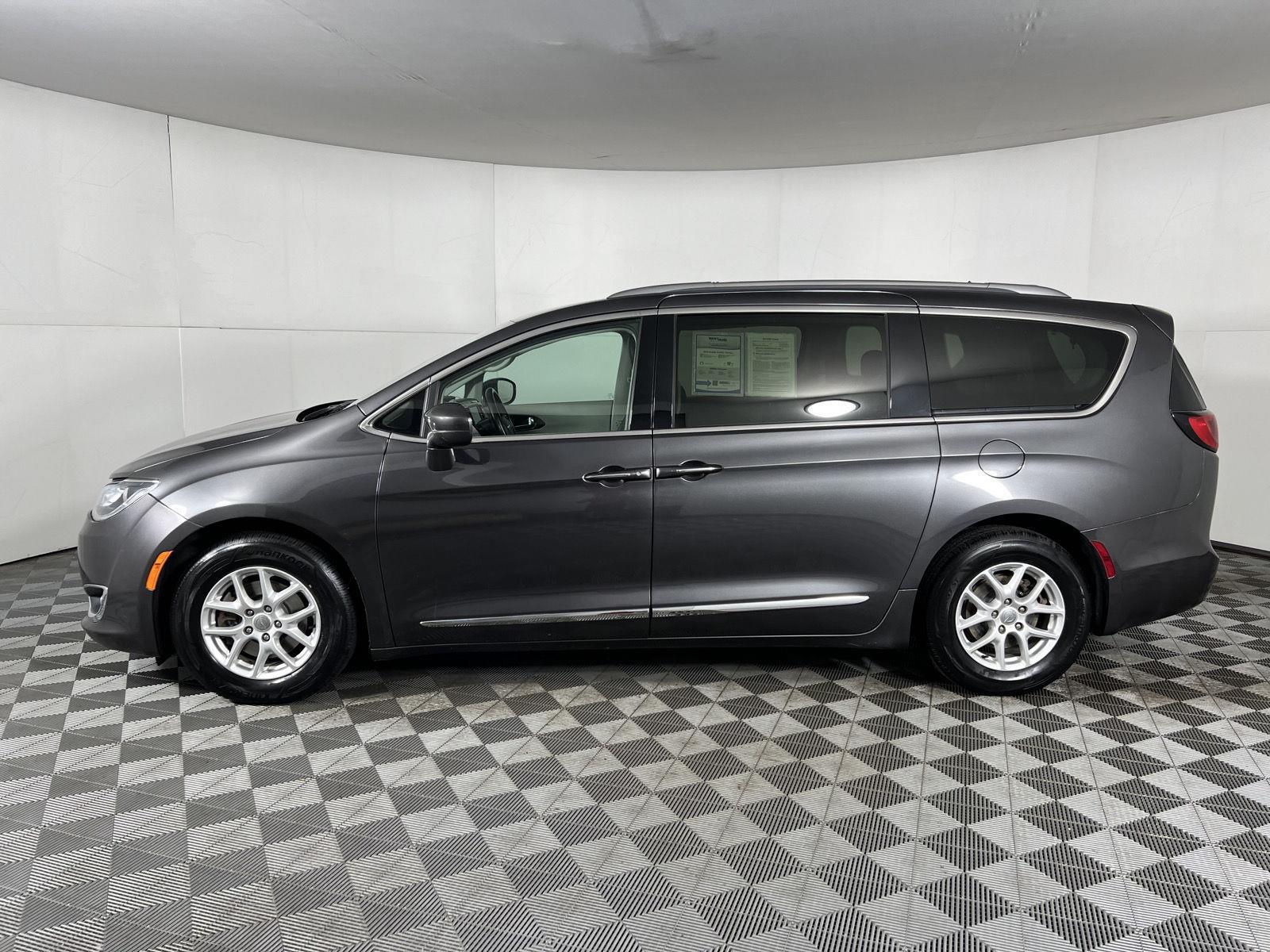 Used 2020 Crystal Metallic Chrysler Touring L image 6
