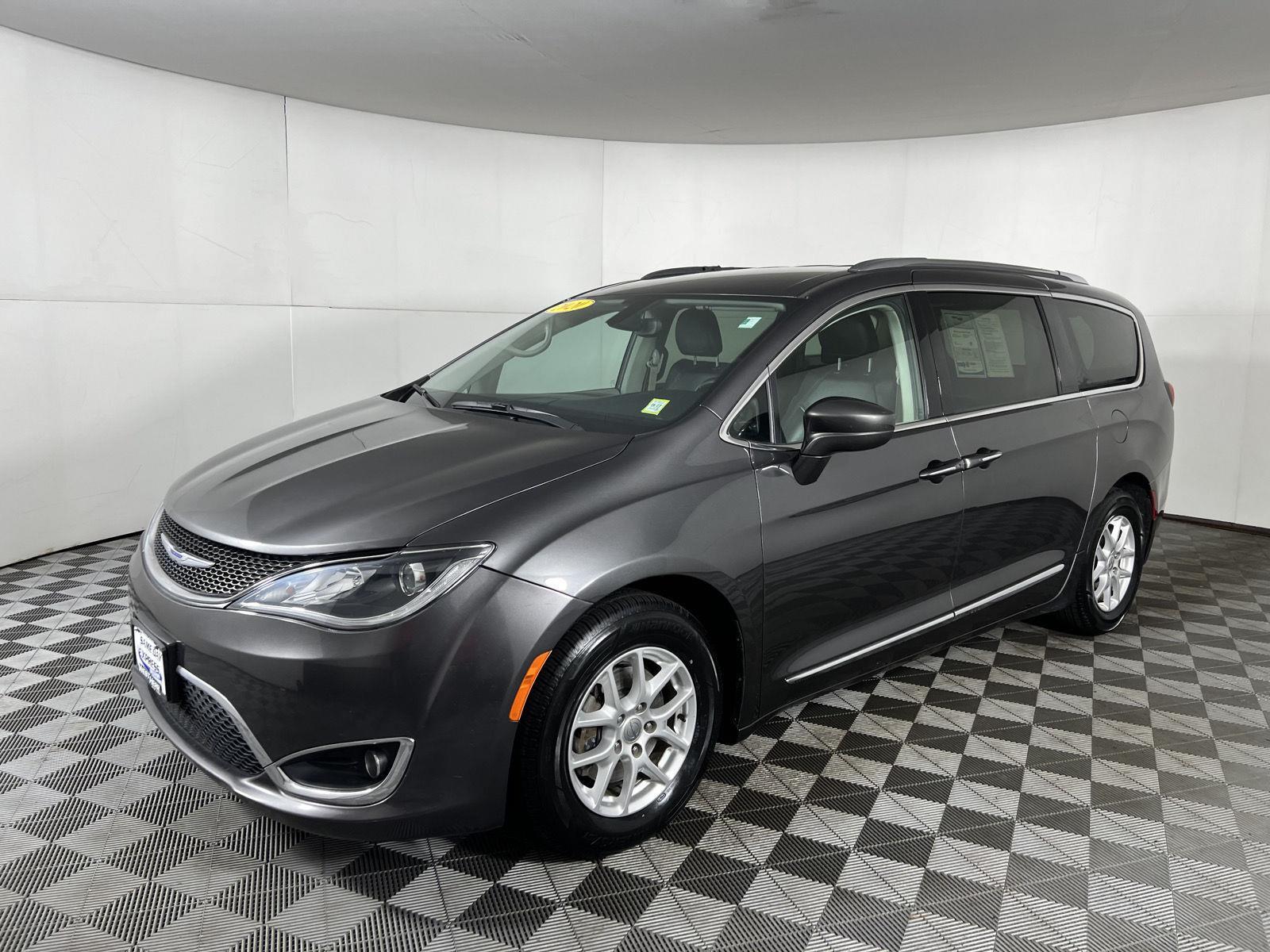 Used 2020 Crystal Metallic Chrysler Touring L image 5