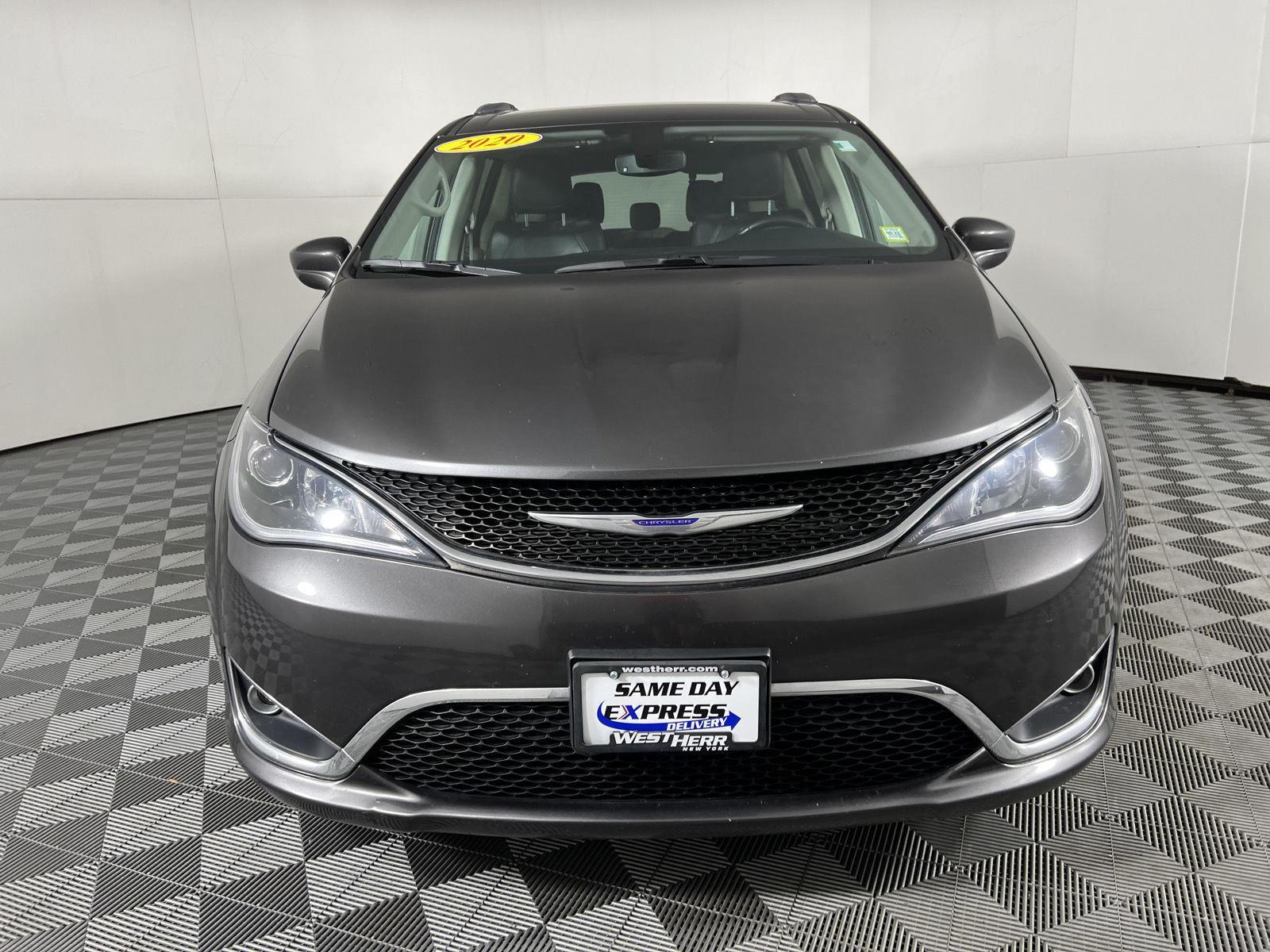 Used 2020 Crystal Metallic Chrysler Touring L image 3
