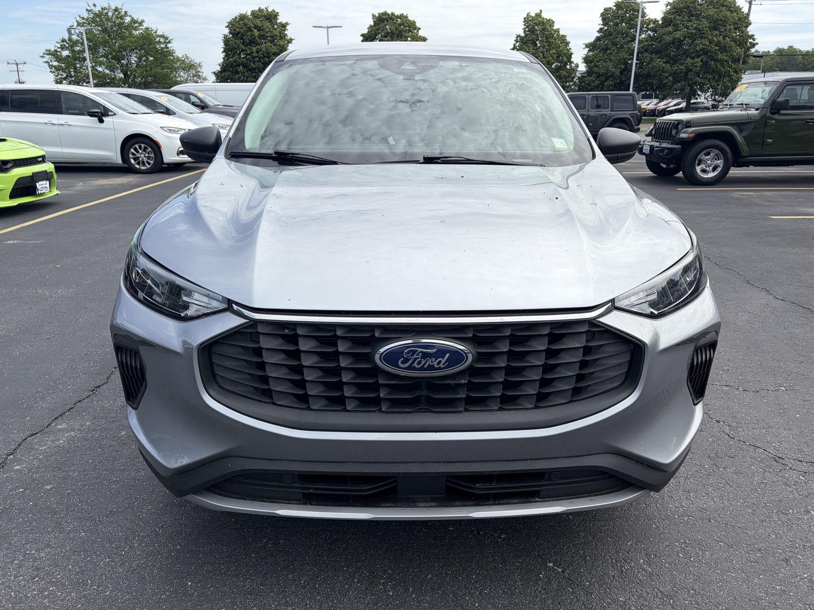 Used 2023 Iconic Silver Ford Active image 2
