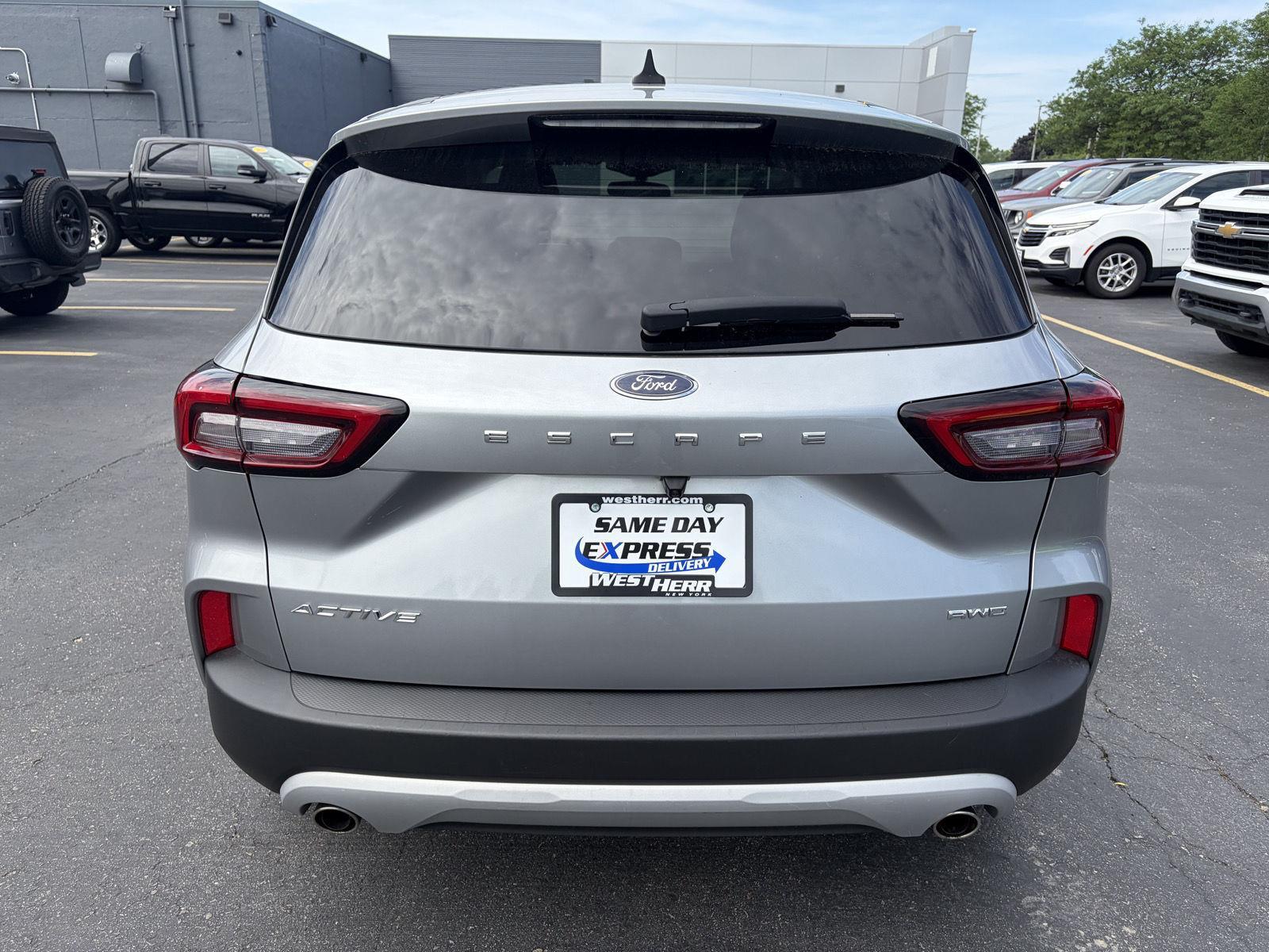 Used 2023 Iconic Silver Ford Active image 5