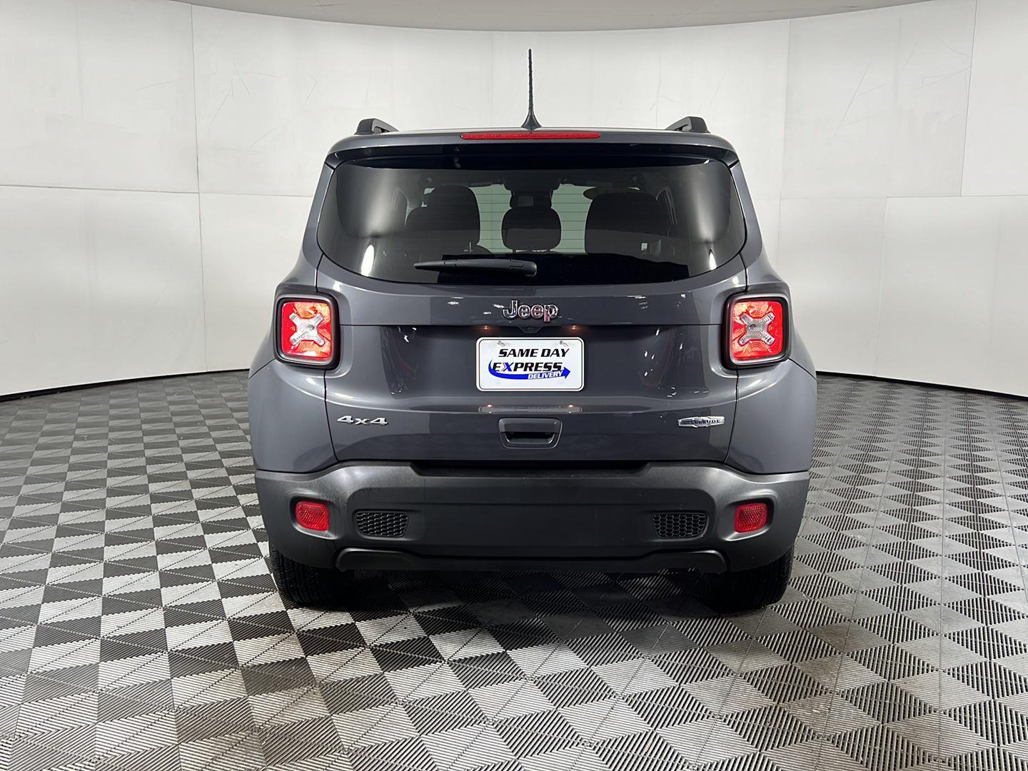 Used 2022 Graphite Gray Jeep Latitude image 8