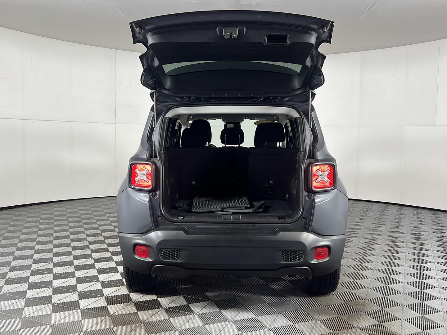 Used 2022 Graphite Gray Jeep Latitude image 25