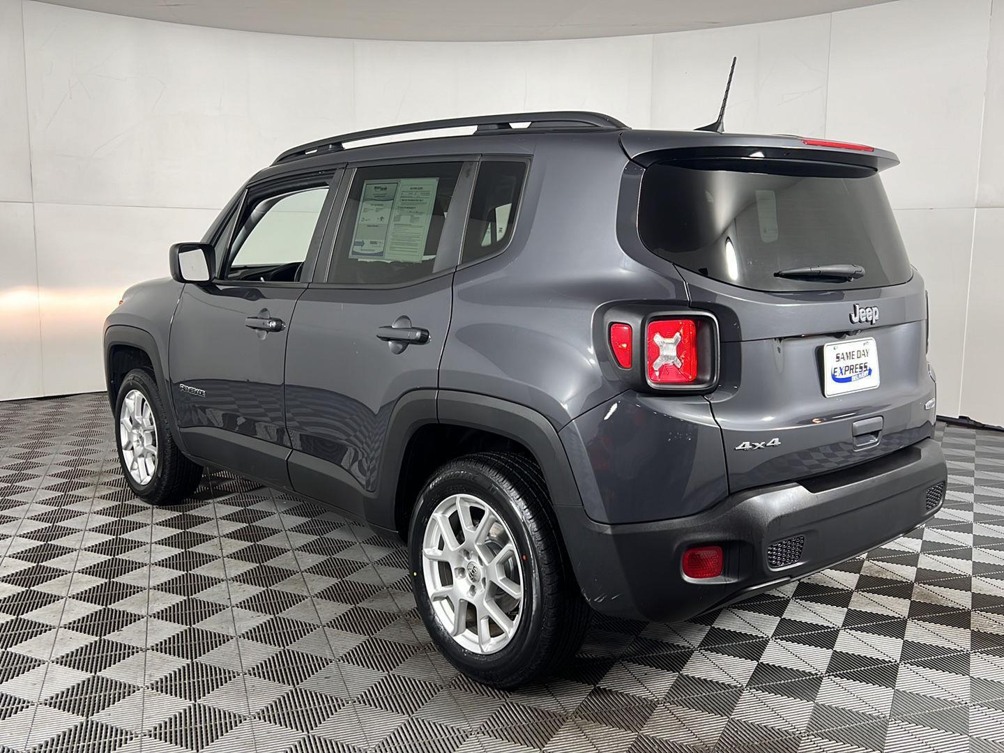 Used 2022 Graphite Gray Jeep Latitude image 7
