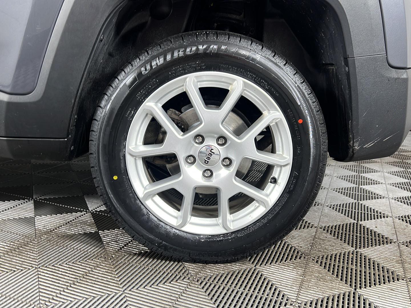 Used 2022 Graphite Gray Jeep Latitude image 24