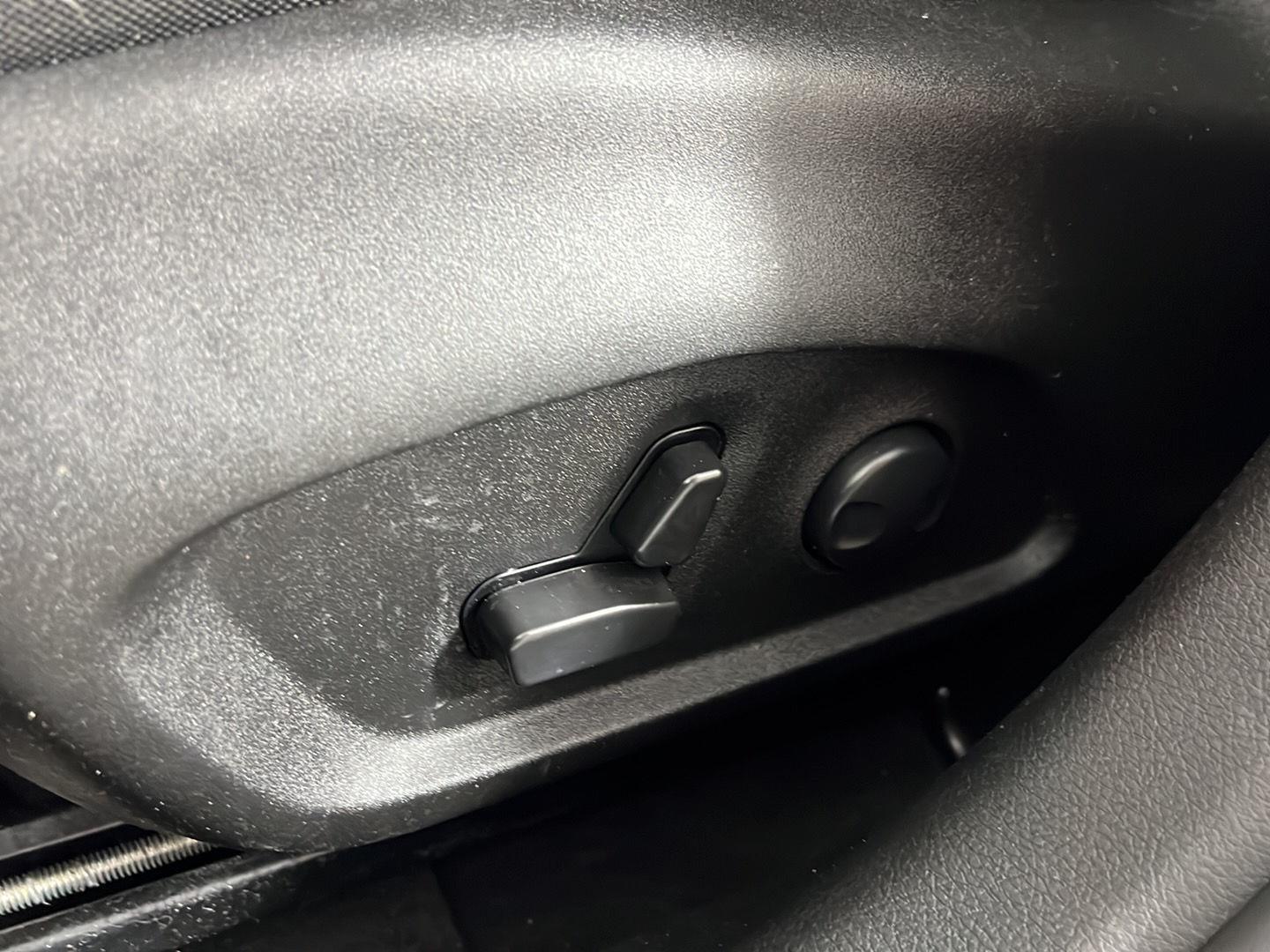 Used 2022 Graphite Gray Jeep Latitude image 11