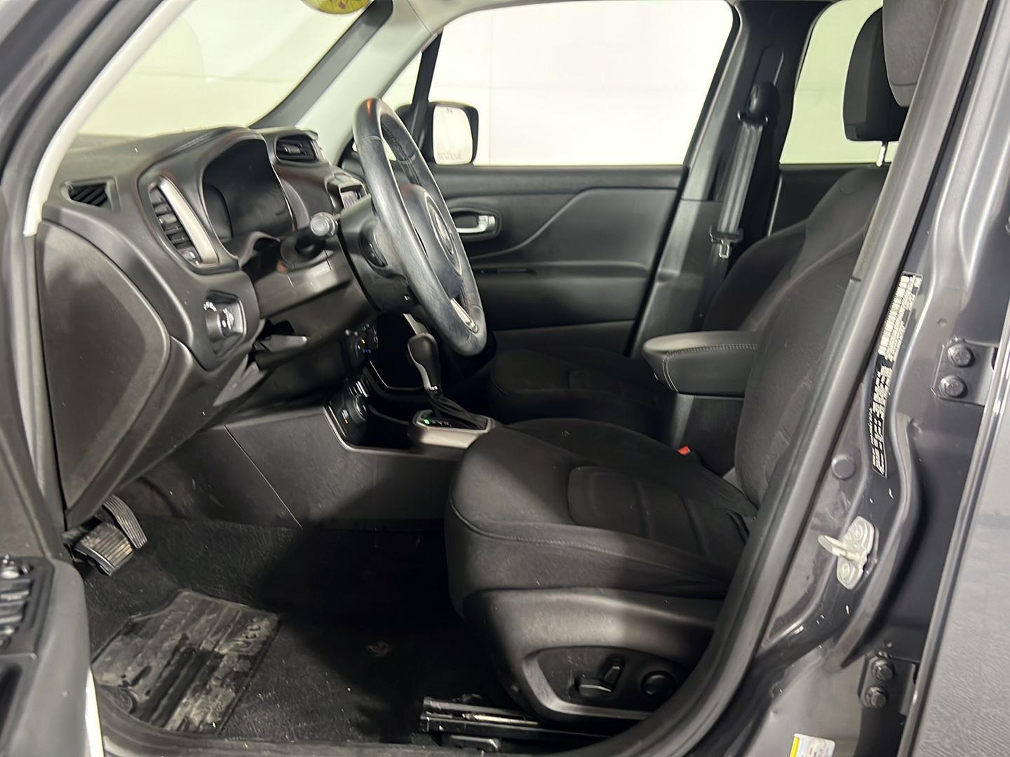 Used 2022 Graphite Gray Jeep Latitude image 10
