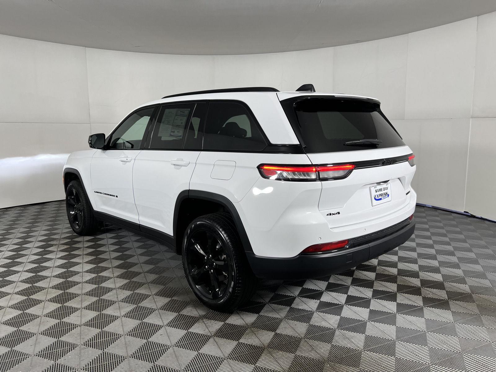 Used 2025 Bright White Clearcoat Jeep Limited image 7