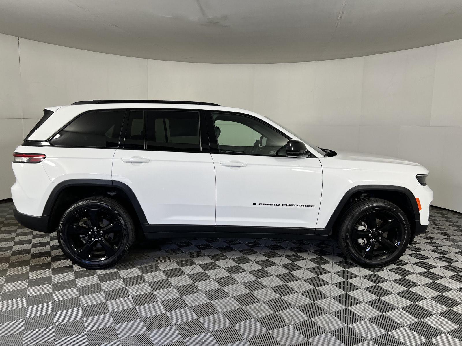 Used 2025 Bright White Clearcoat Jeep Limited image 10