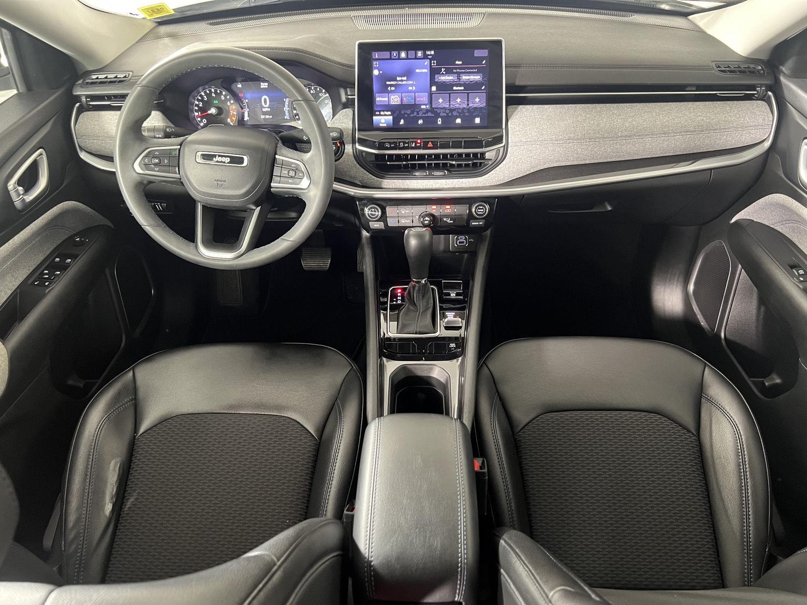 Used 2022 Bright White Clearcoat Jeep Latitude image 14