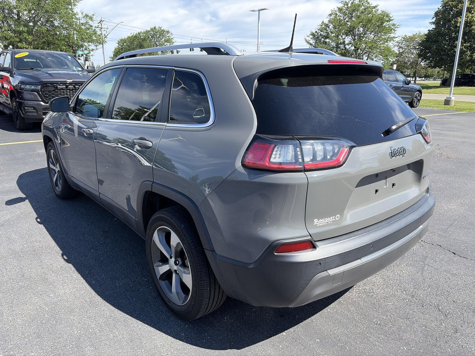 Used 2019 Sting-Gray Clearcoat Jeep Limited image 4
